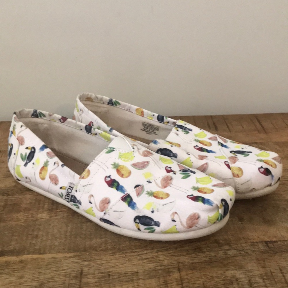 Tom’s classic slip-on’s